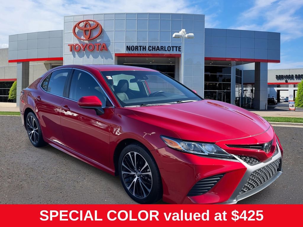 Used 2020 Toyota Camry SE image 1