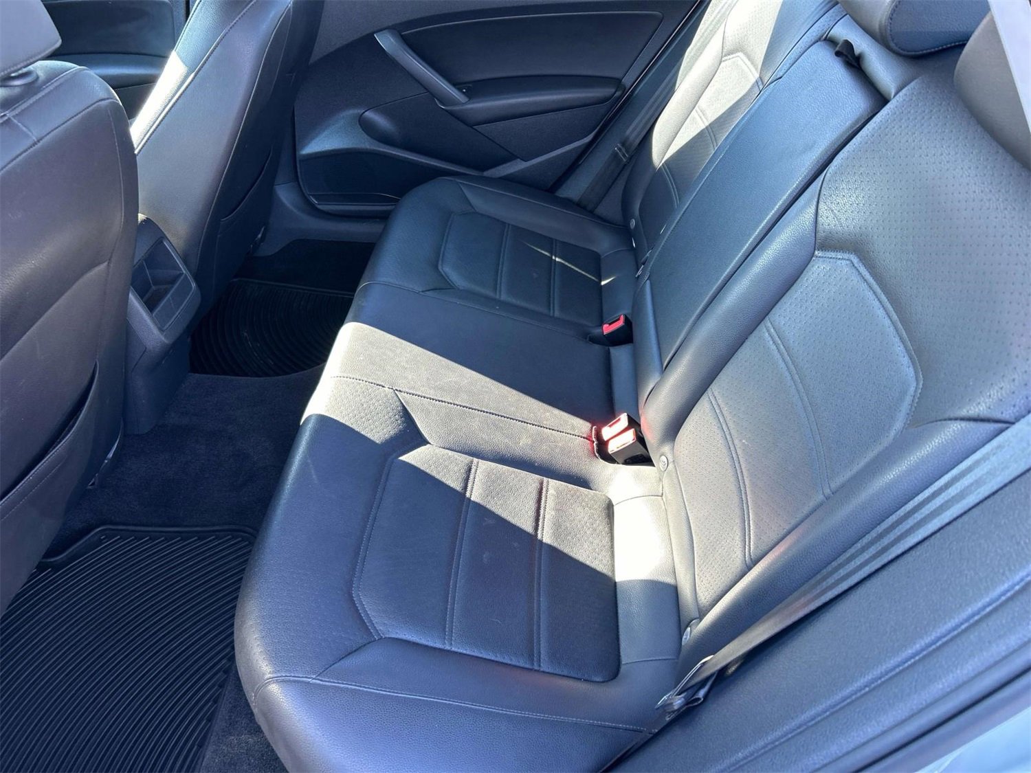 Used 2015 Volkswagen Passat 1.8T Wolfsburg Edition image 19