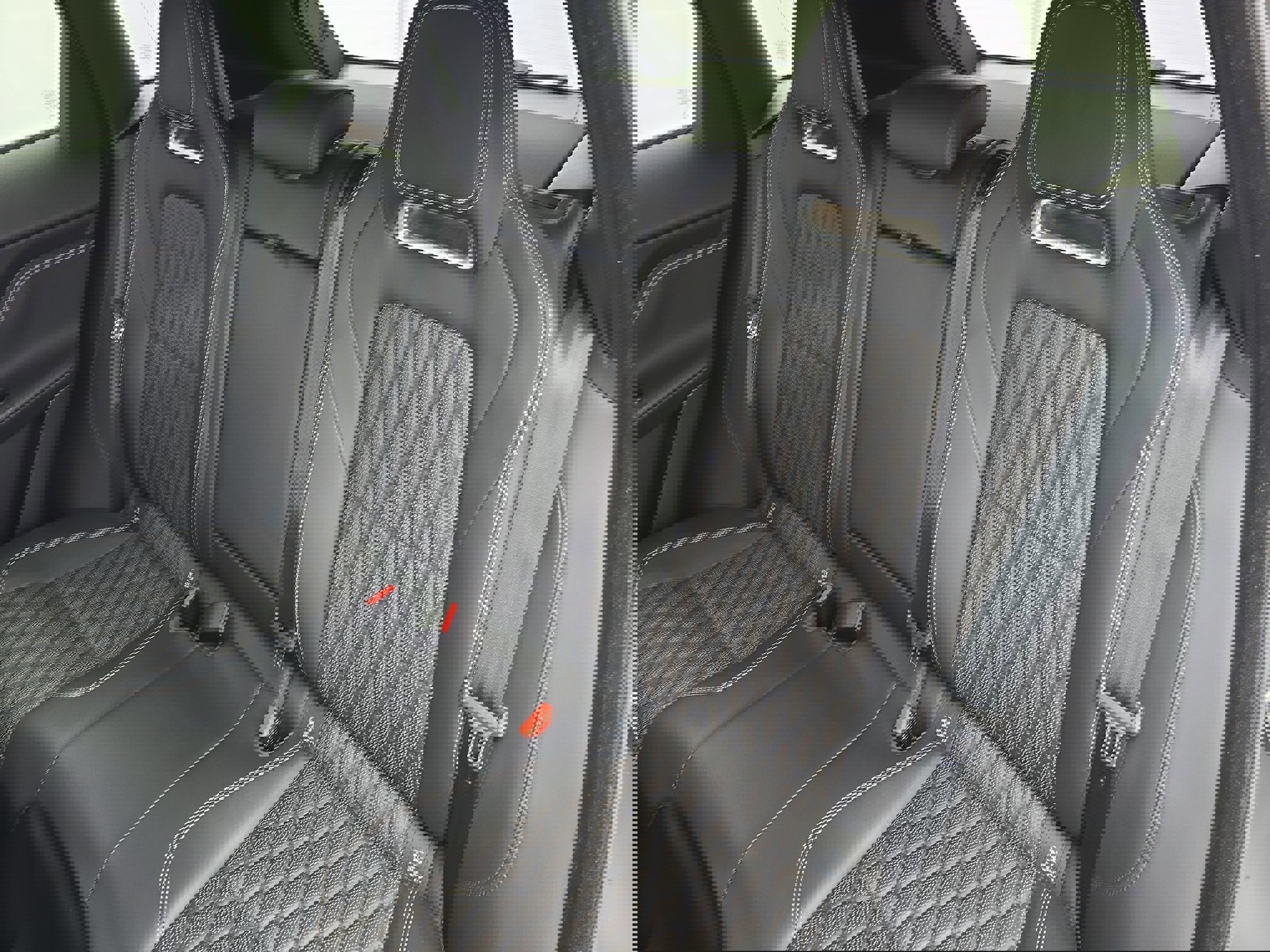 Used 2020 Jaguar F-PACE SVR image 14