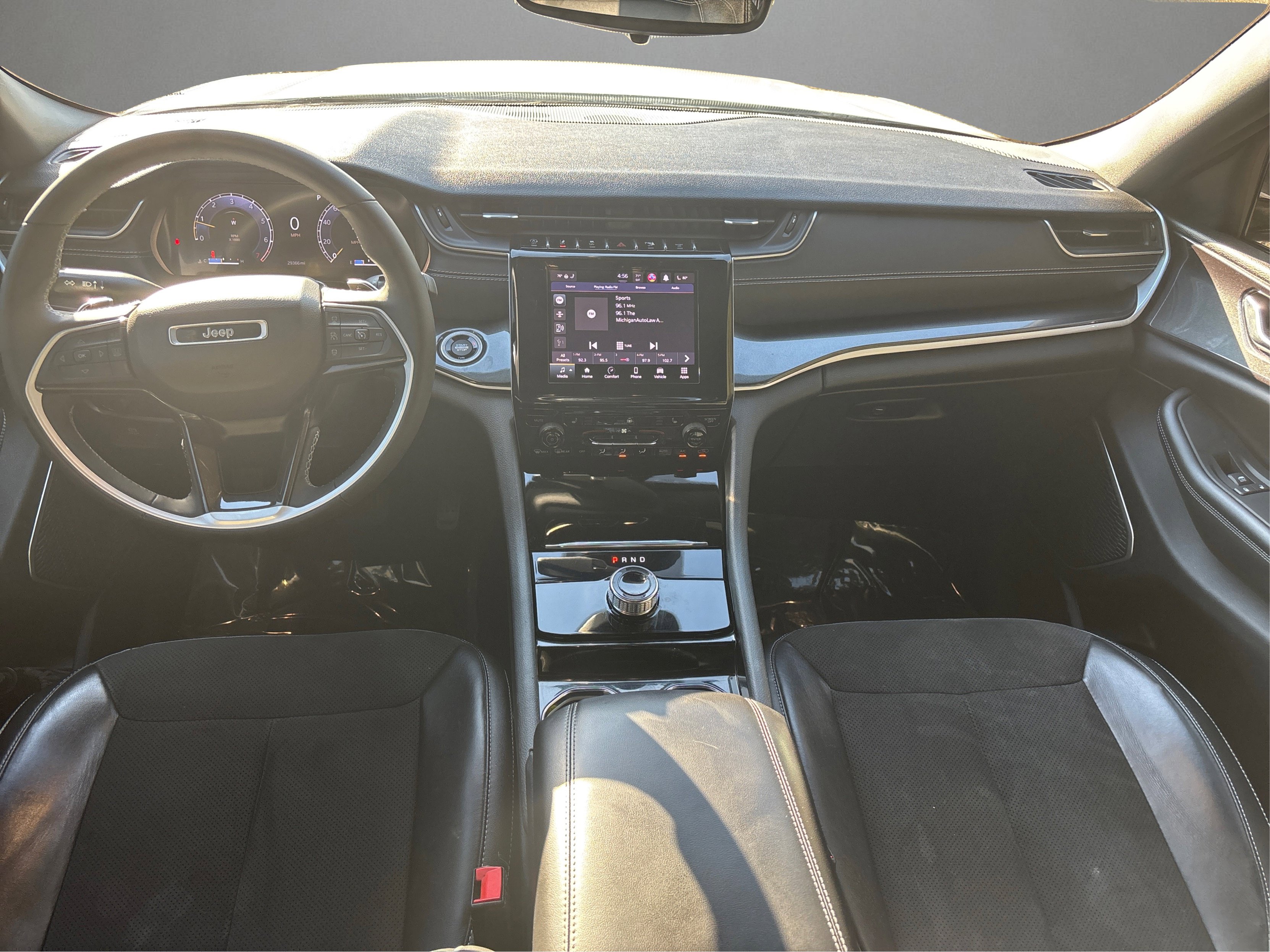 Used 2023 Jeep Grand Cherokee Altitude image 39