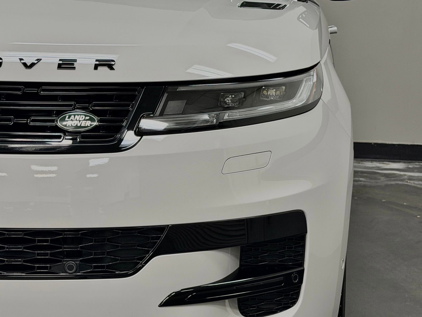 Used 2024 Land Rover Range Rover Sport SE image 8
