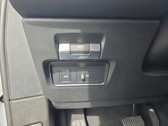 Used 2020 Land Rover Range Rover Evoque SE image 23