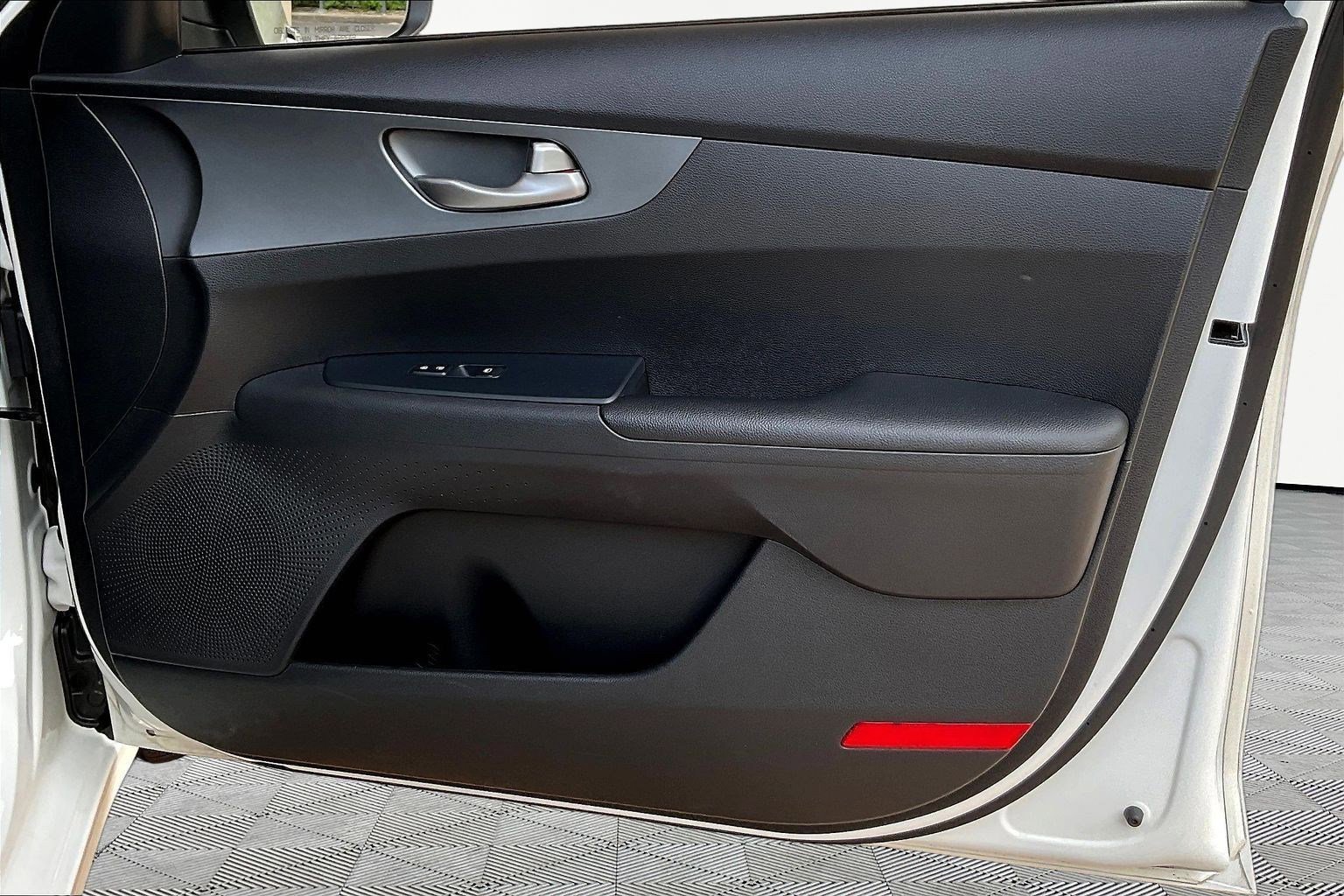 Used 2020 Kia Forte LXS FWD image 26