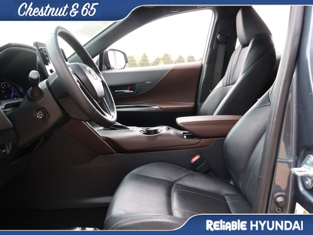 Used 2021 Toyota Venza XLE w/ Softex Package image 24