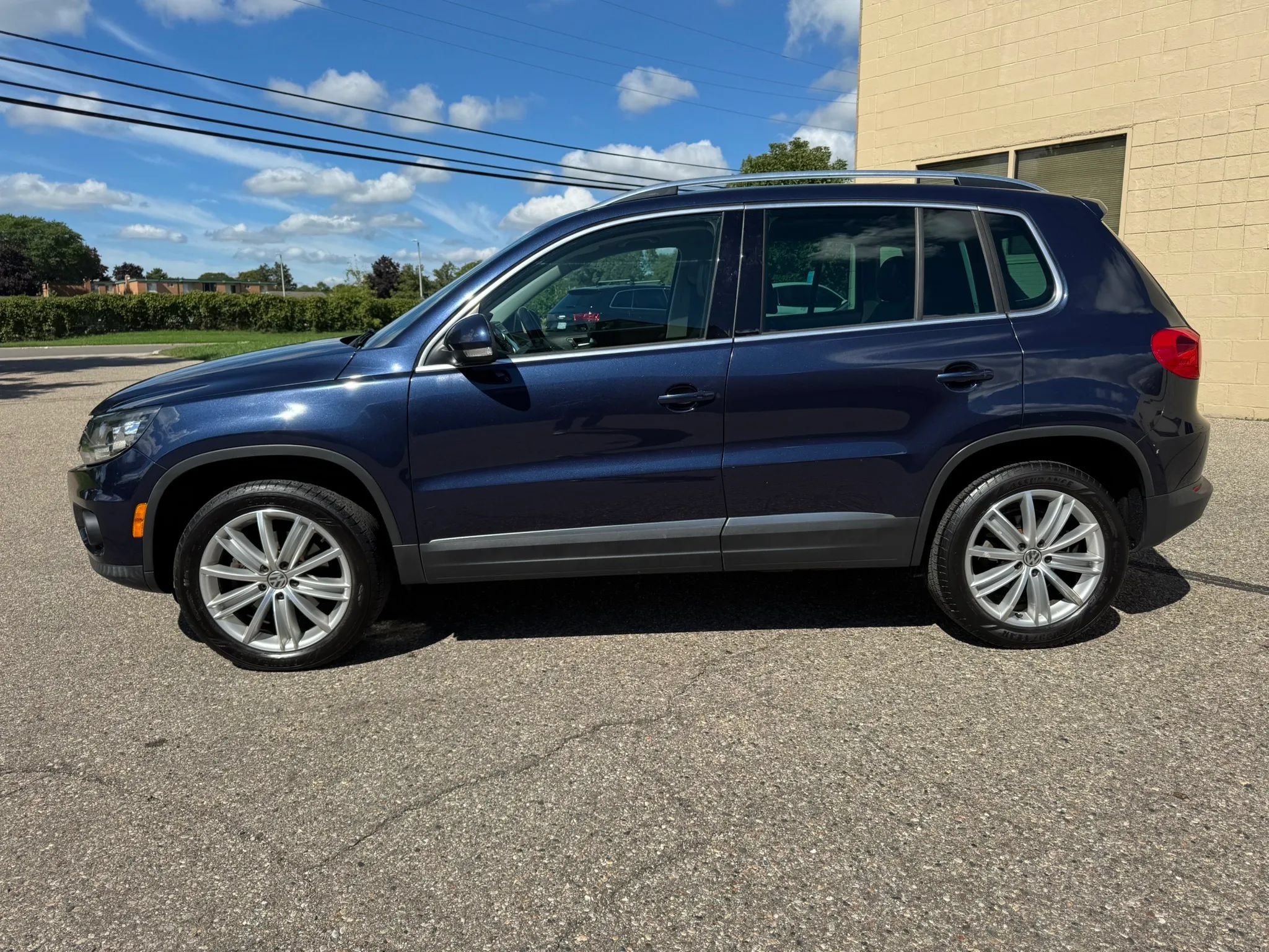 Used 2016 Volkswagen Tiguan S AWD/4WD image 5