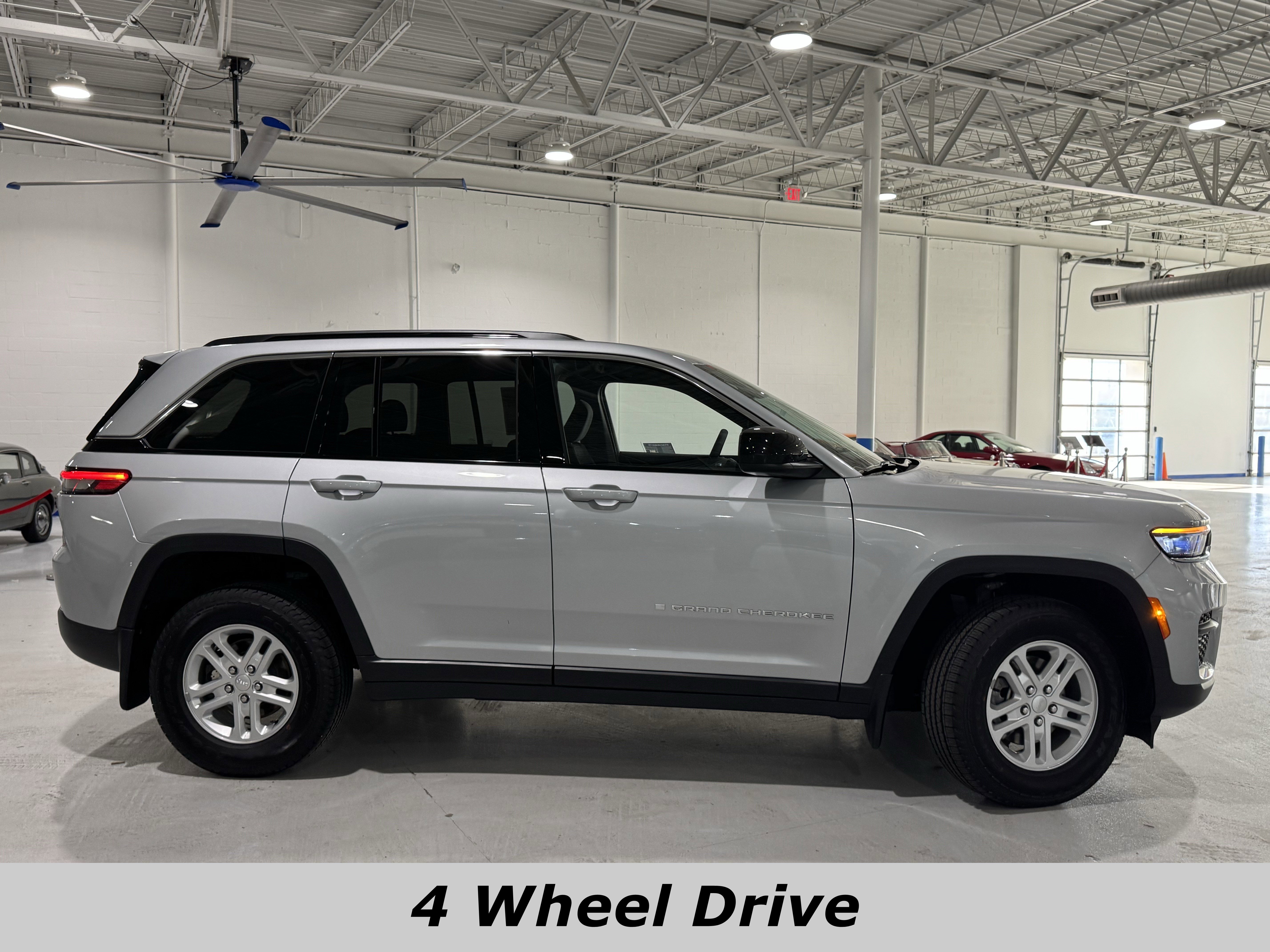 Used 2024 Jeep Grand Cherokee Laredo w/ MOPAR Finishing Package image 2