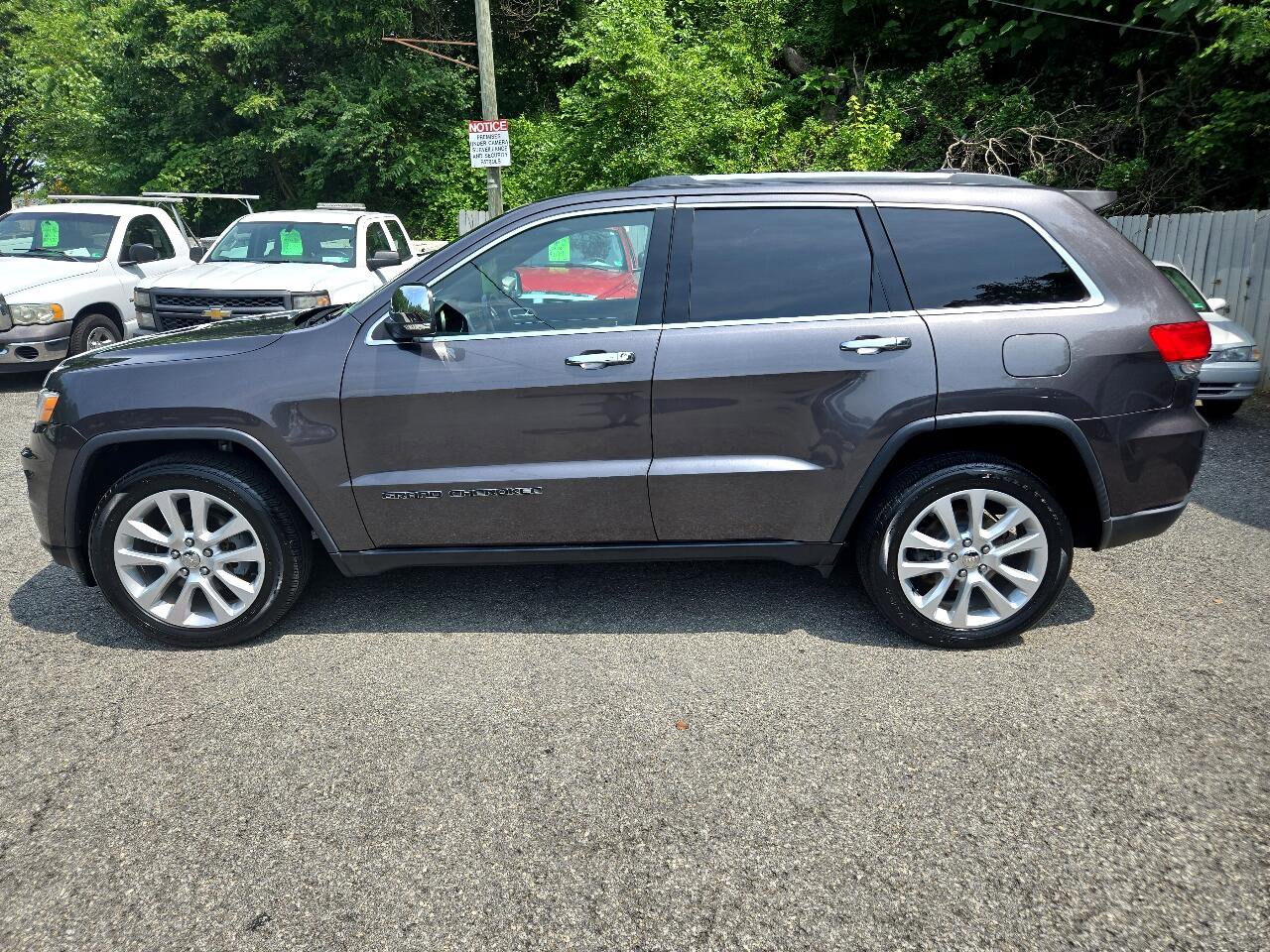 Used 2017 Jeep Grand Cherokee Limited image 2