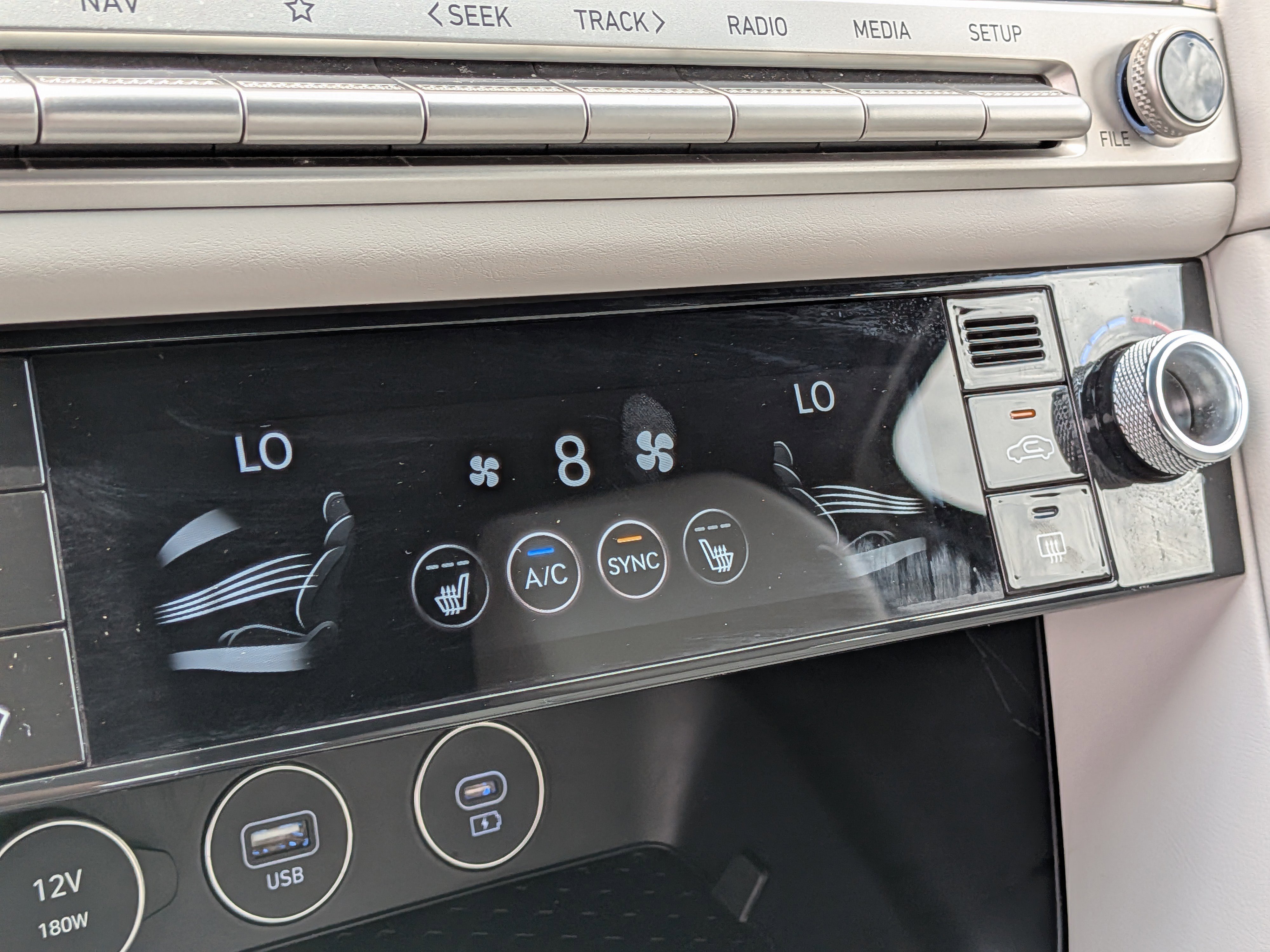 Used 2025 Genesis G70 2.5T RWD image 30