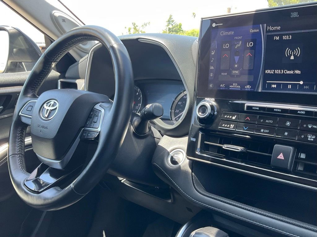 Used 2021 Toyota Highlander Limited FWD image 38