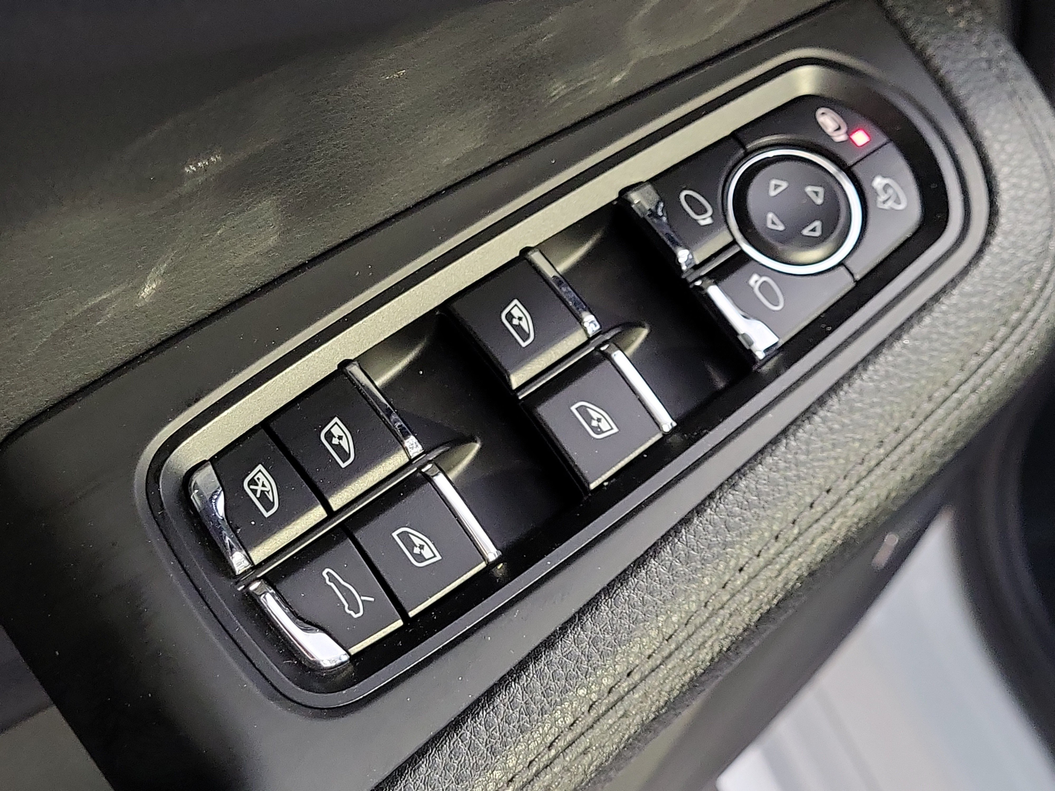 Certified 2019 Porsche Macan S AWD/4WD image 20