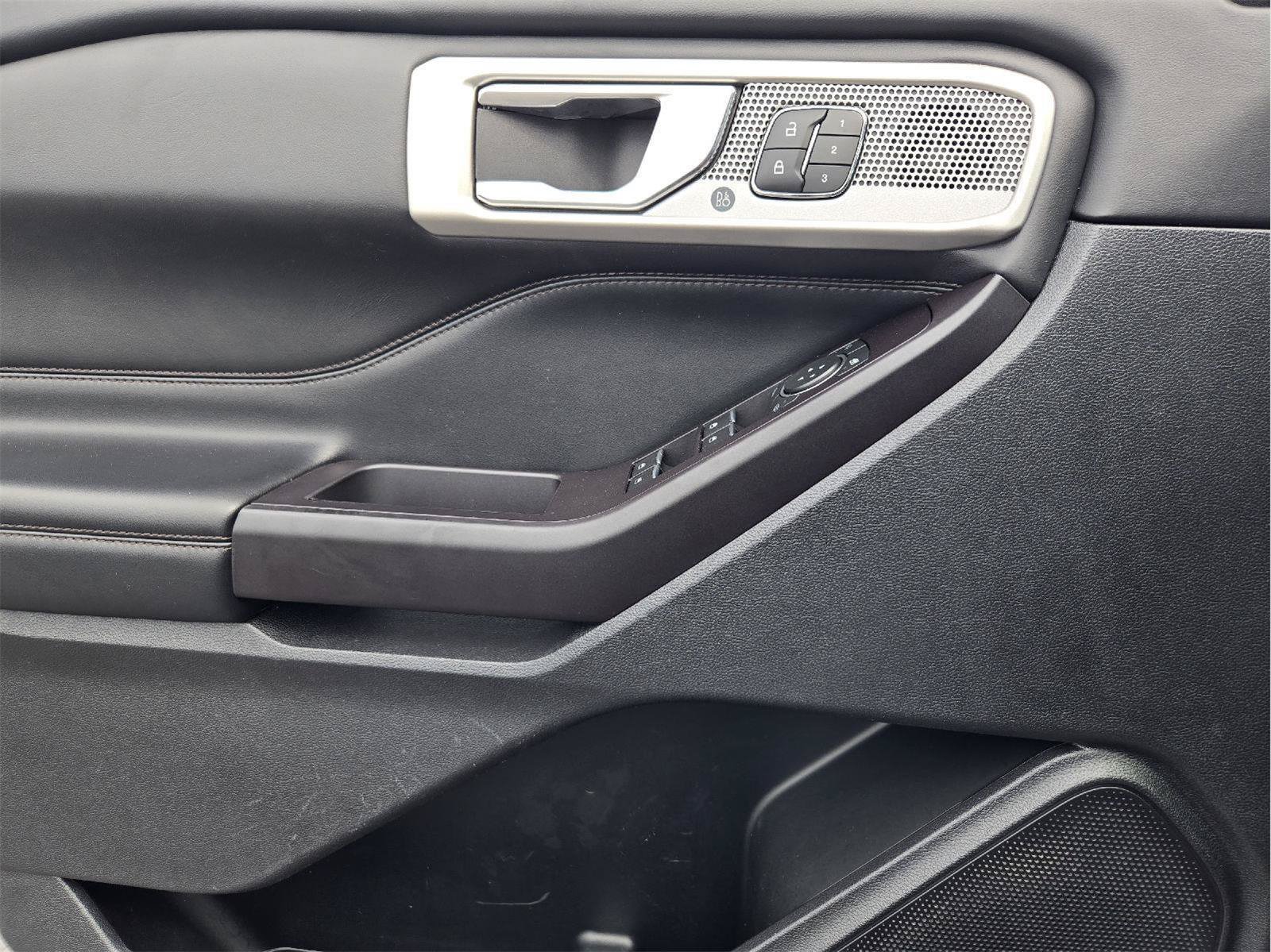 Used 2020 Ford Explorer Platinum AWD/4WD image 21