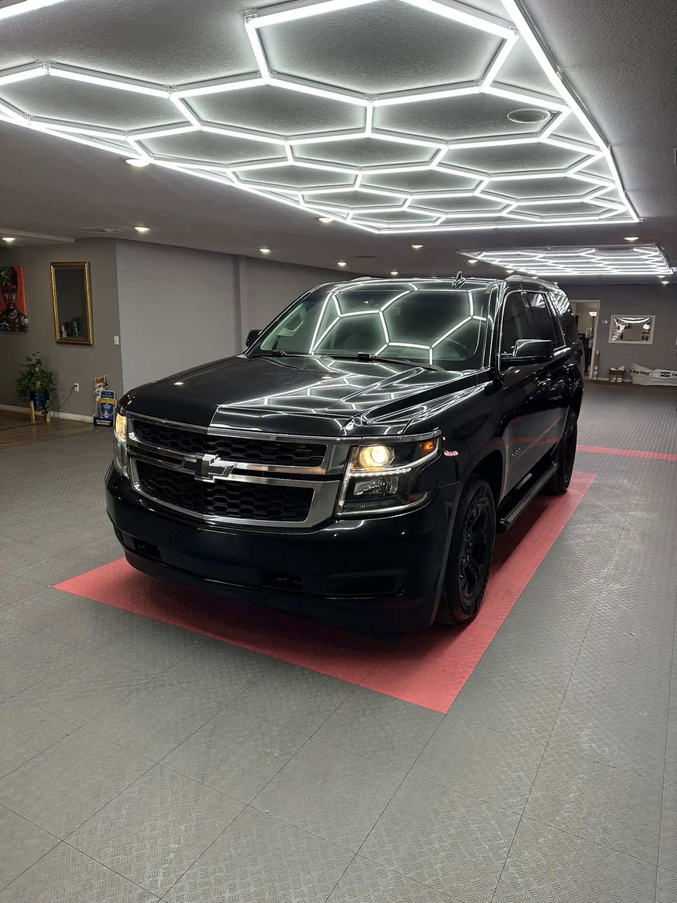 Used 2019 Chevrolet Tahoe LS RWD image 2
