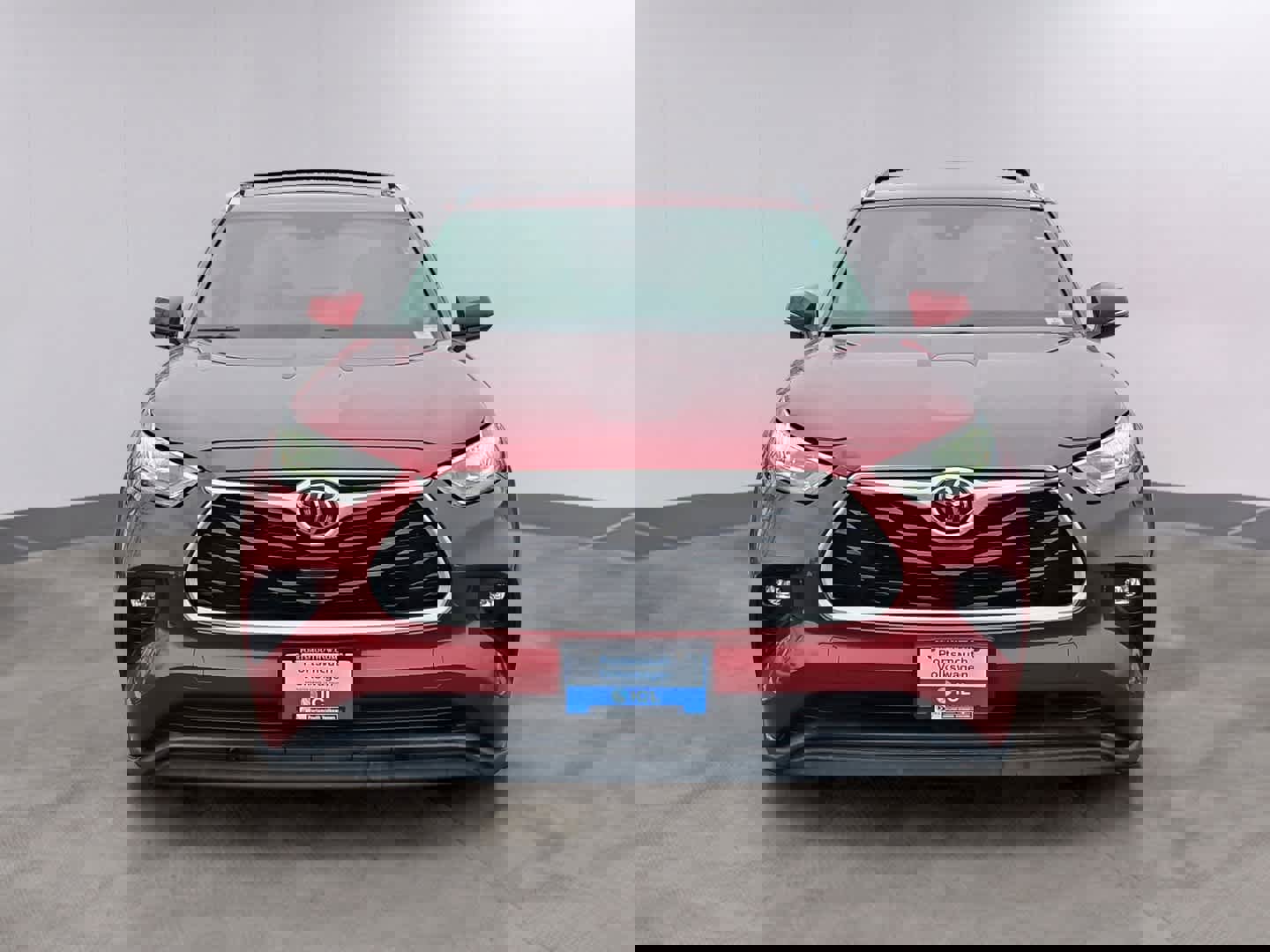 Used 2020 Toyota Highlander XLE image 2