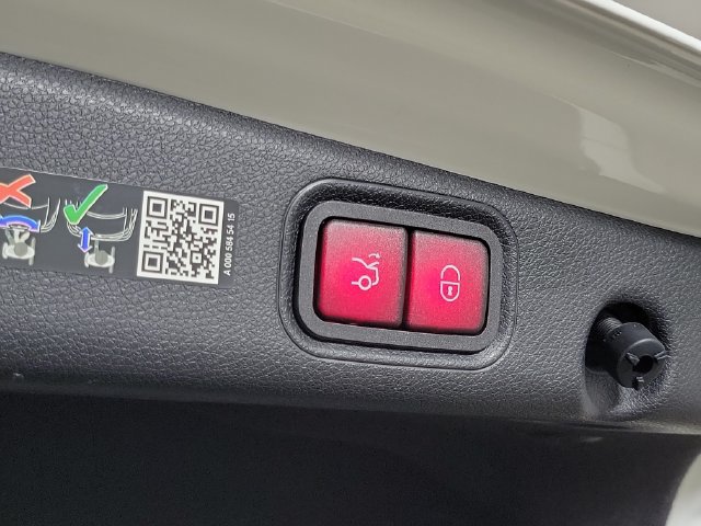 Used 2023 Mercedes-Benz E 350 4MATIC Sedan image 8