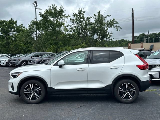 Used 2023 Volvo XC40 B4 Core w/ Convenience Package FWD image 2
