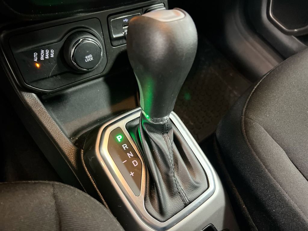 Used 2022 Jeep Renegade Latitude w/ Convenience Group image 17