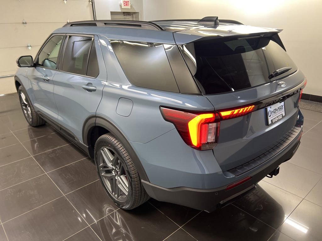 New 2026 Ford Explorer ST-Line image 4