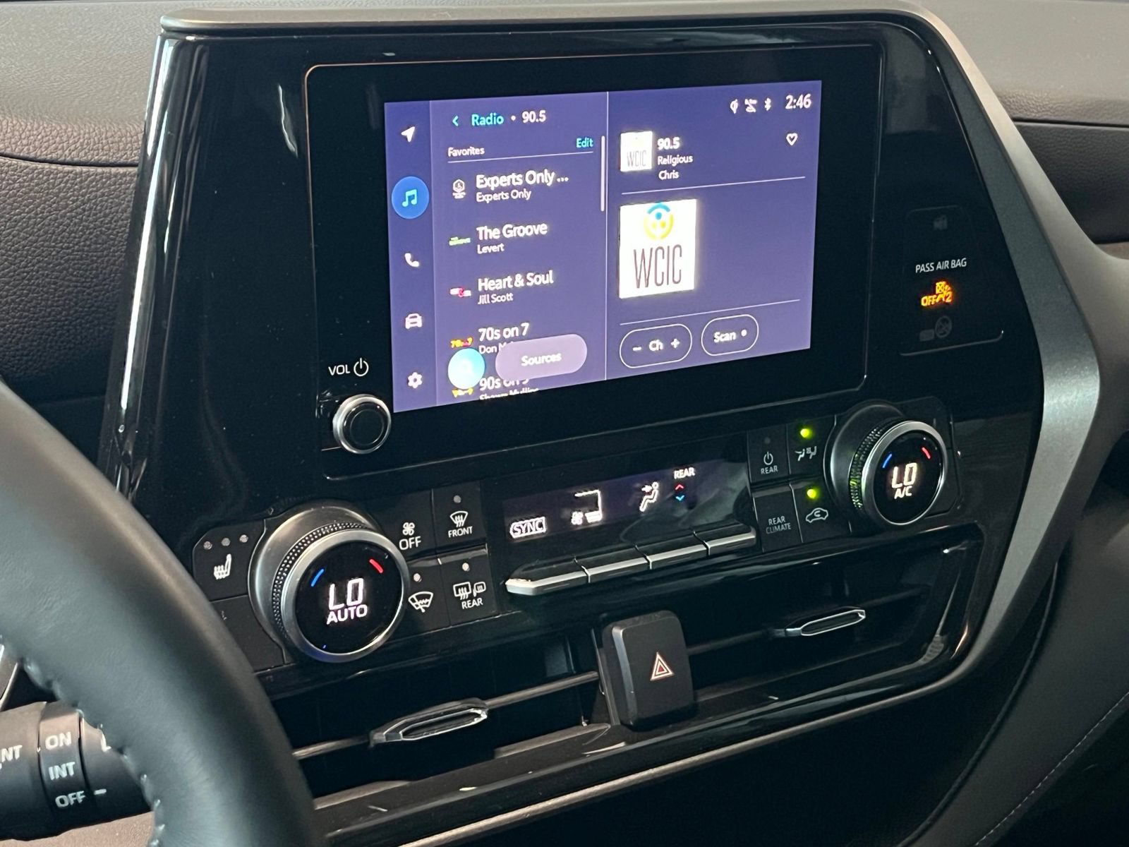Used 2025 Toyota Highlander XLE FWD image 21