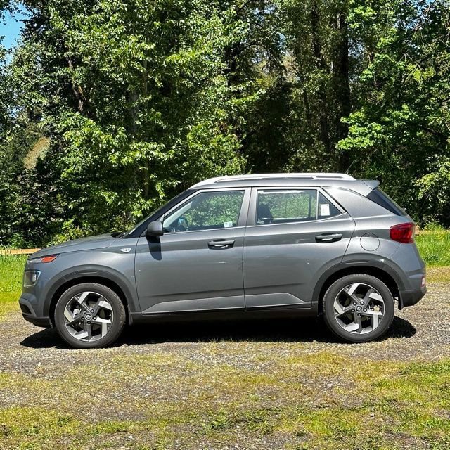 Certified 2025 Hyundai Venue SEL FWD image 6