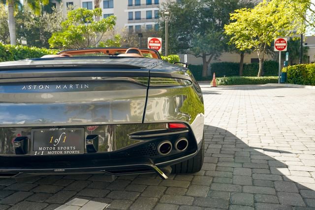 Used 2023 Aston Martin DBS Volante image 25