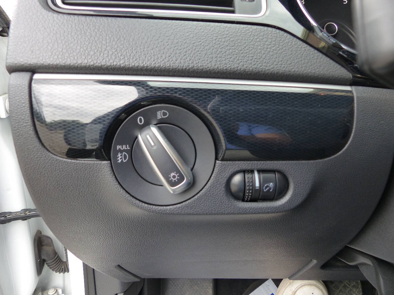 Used 2015 Volkswagen Jetta Sport FWD image 23