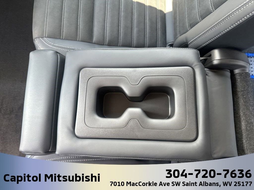 New 2025 Mitsubishi Outlander SE image 18
