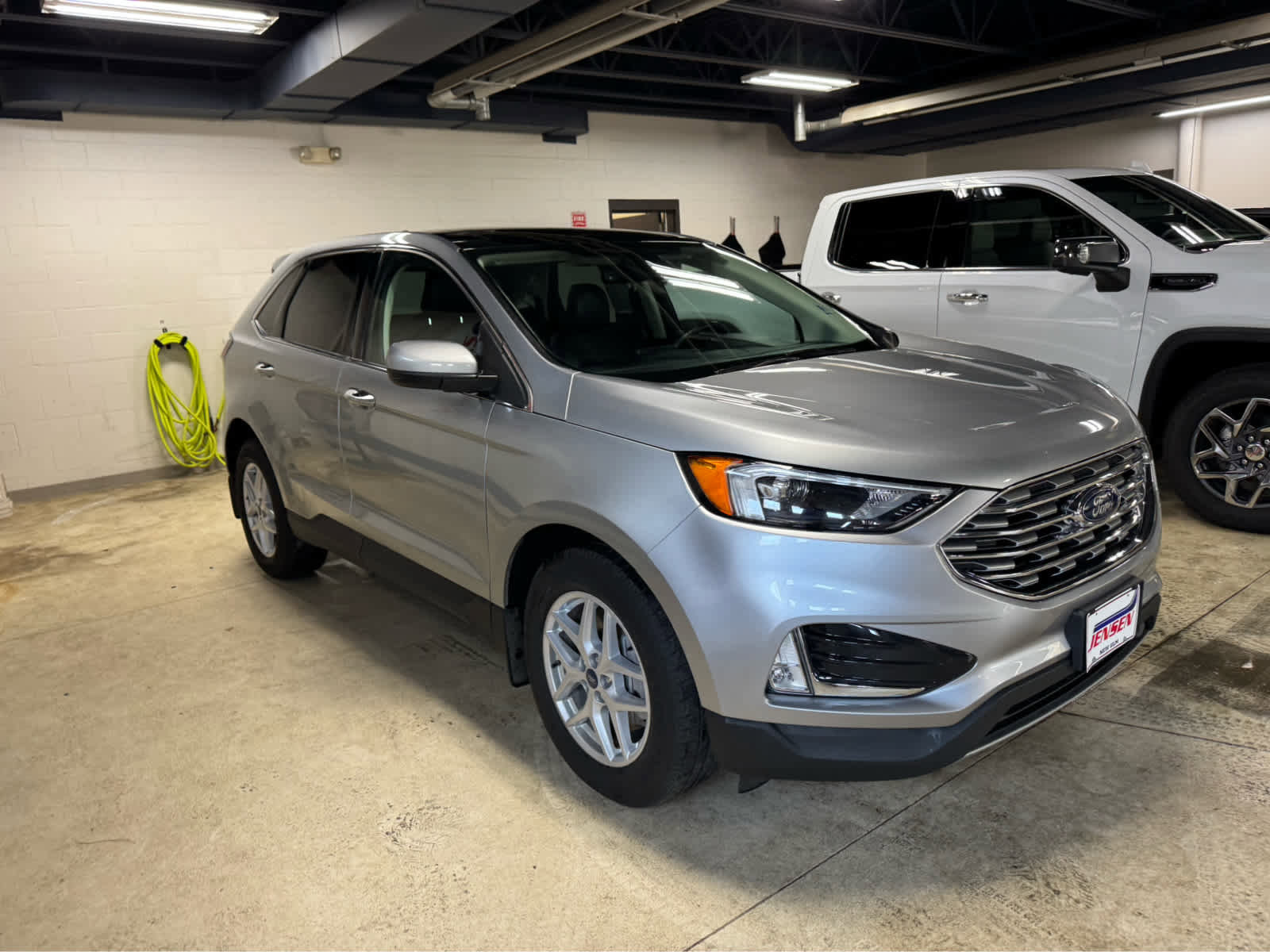 Used 2022 Ford Edge SEL w/ Convenience Package AWD/4WD image 3