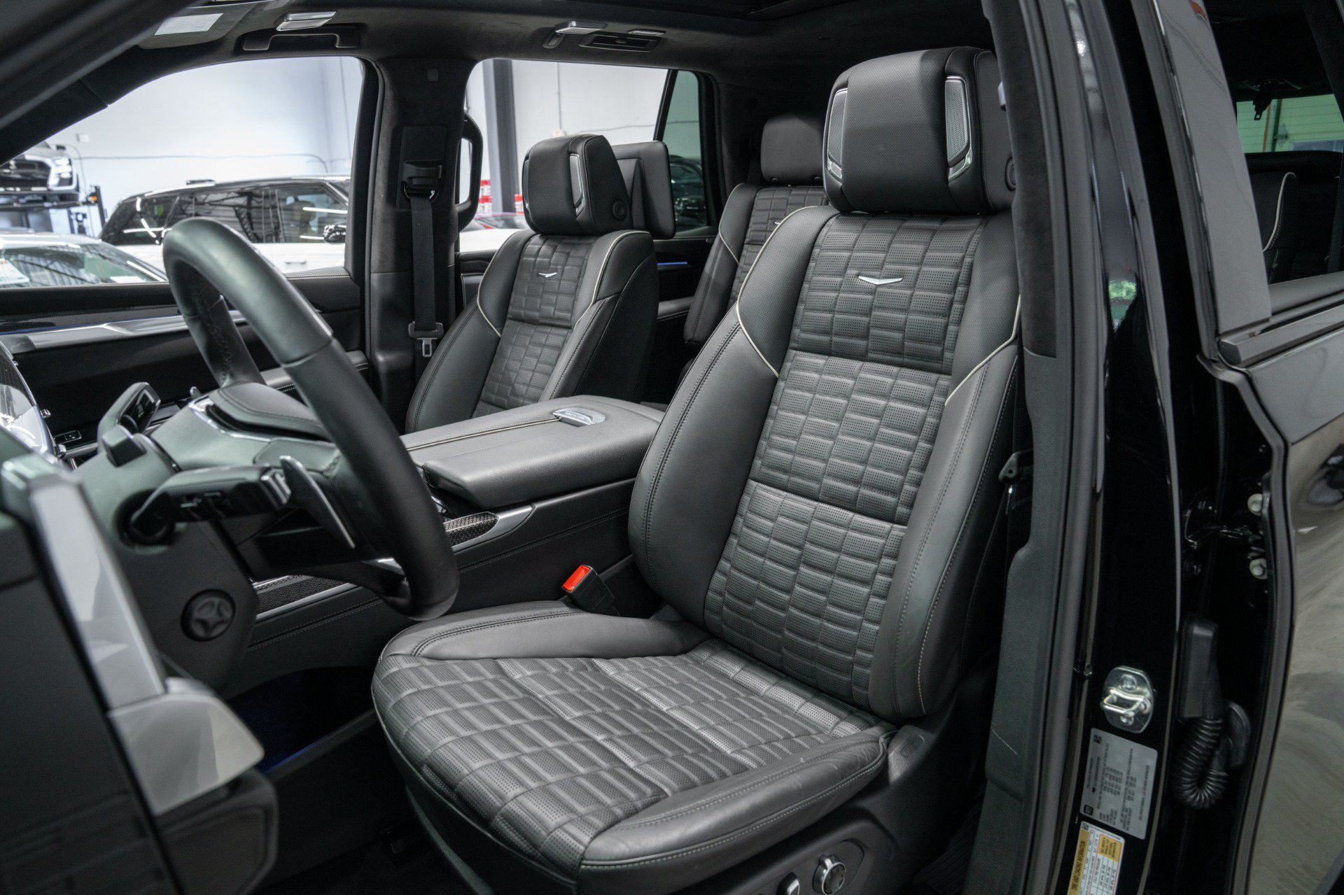Used 2025 Cadillac Escalade V w/ LPO, ONYX Package AWD/4WD image 21