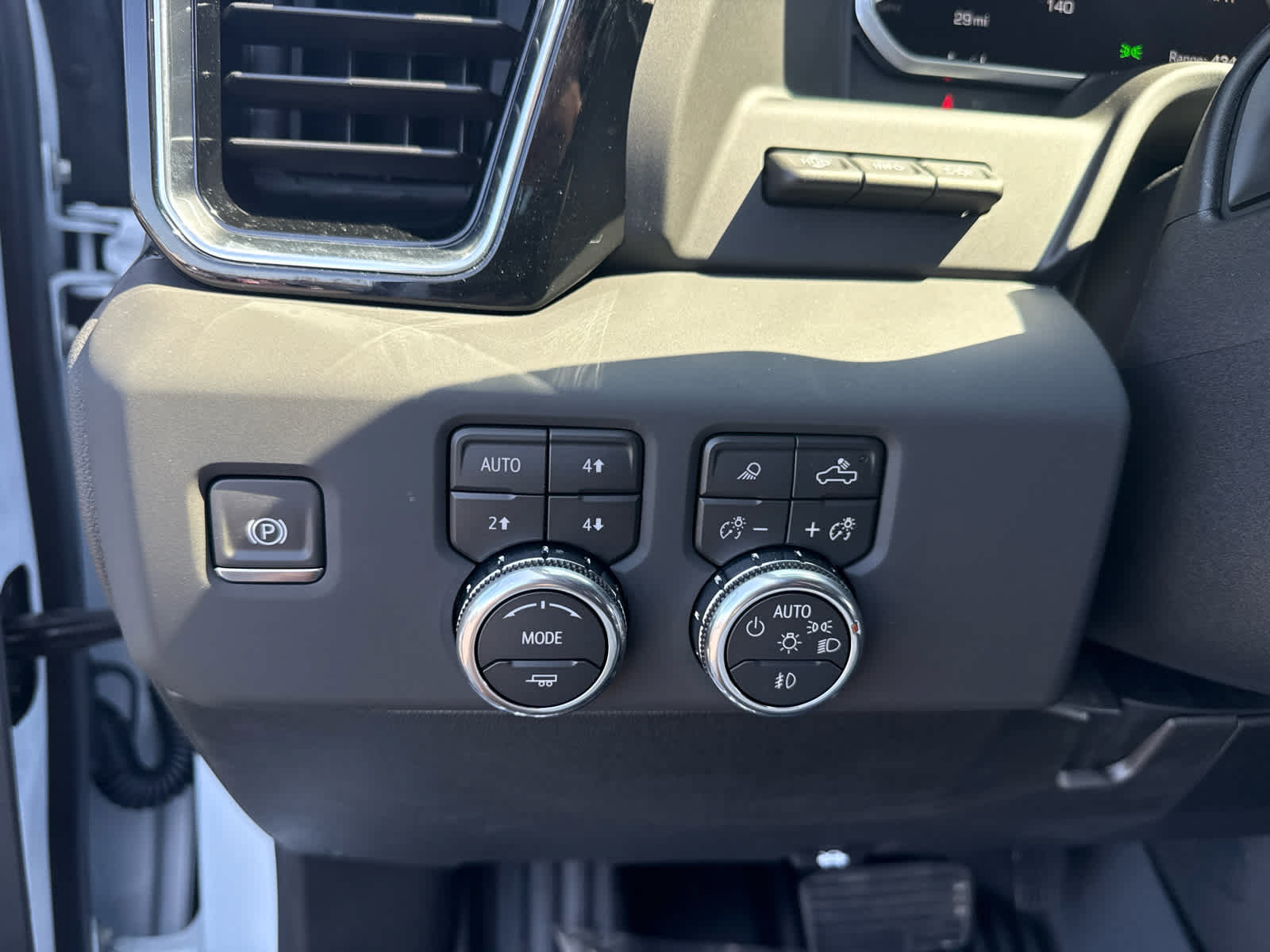 New 2026 GMC Sierra 3500 Denali w/ Denali Reserve Package AWD/4WD image 16
