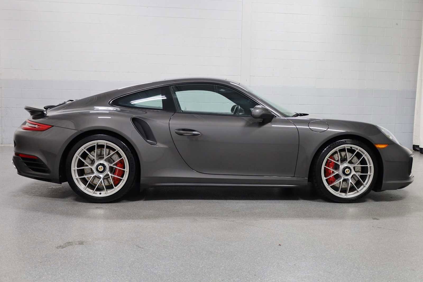 Used 2019 Porsche 911 Turbo image 10