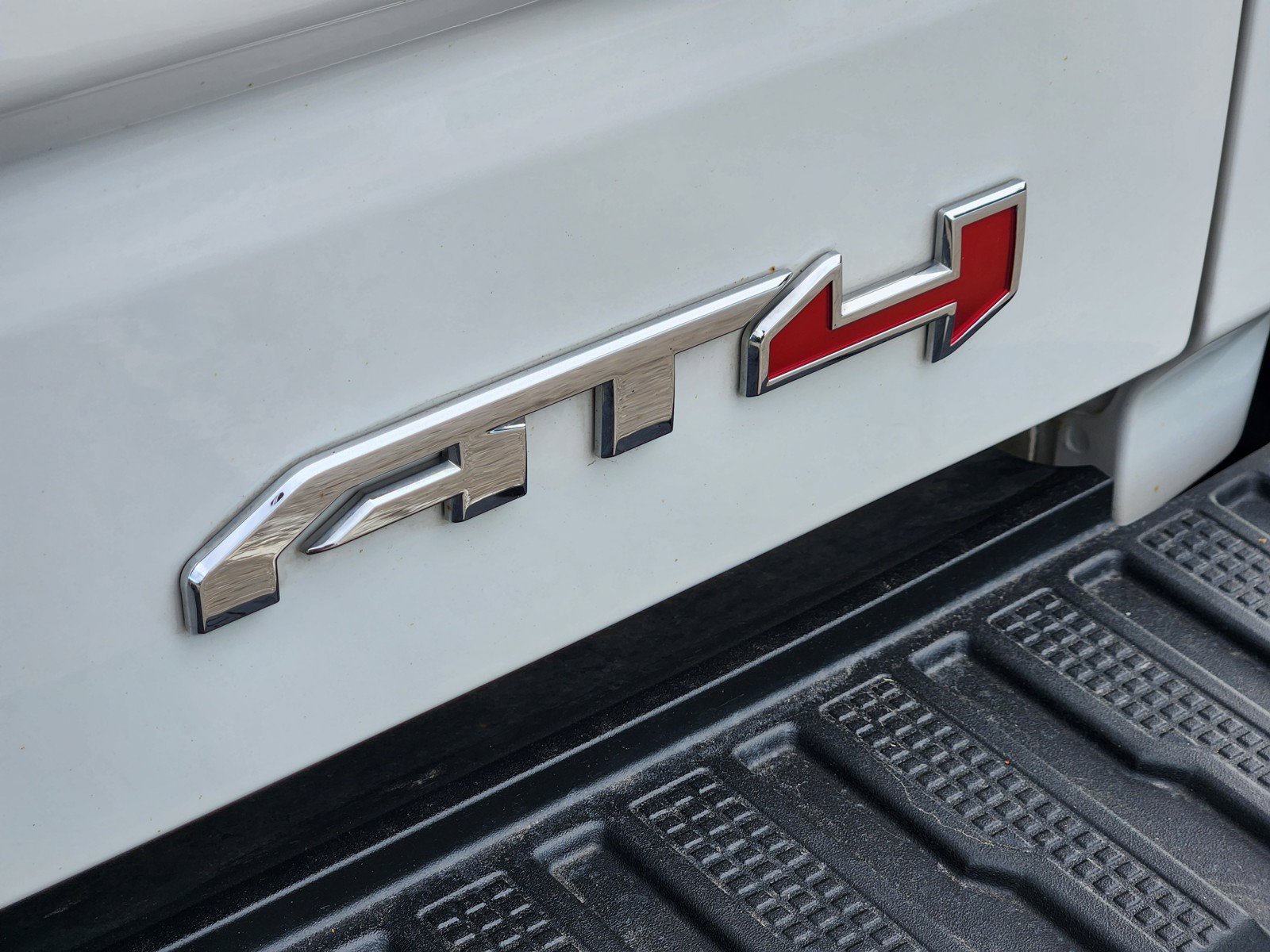 Used 2024 GMC Sierra 1500 AT4 w/ Technology Package AWD/4WD image 30