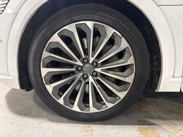 Used 2019 Audi e-tron Prestige w/ Prestige Package image 27