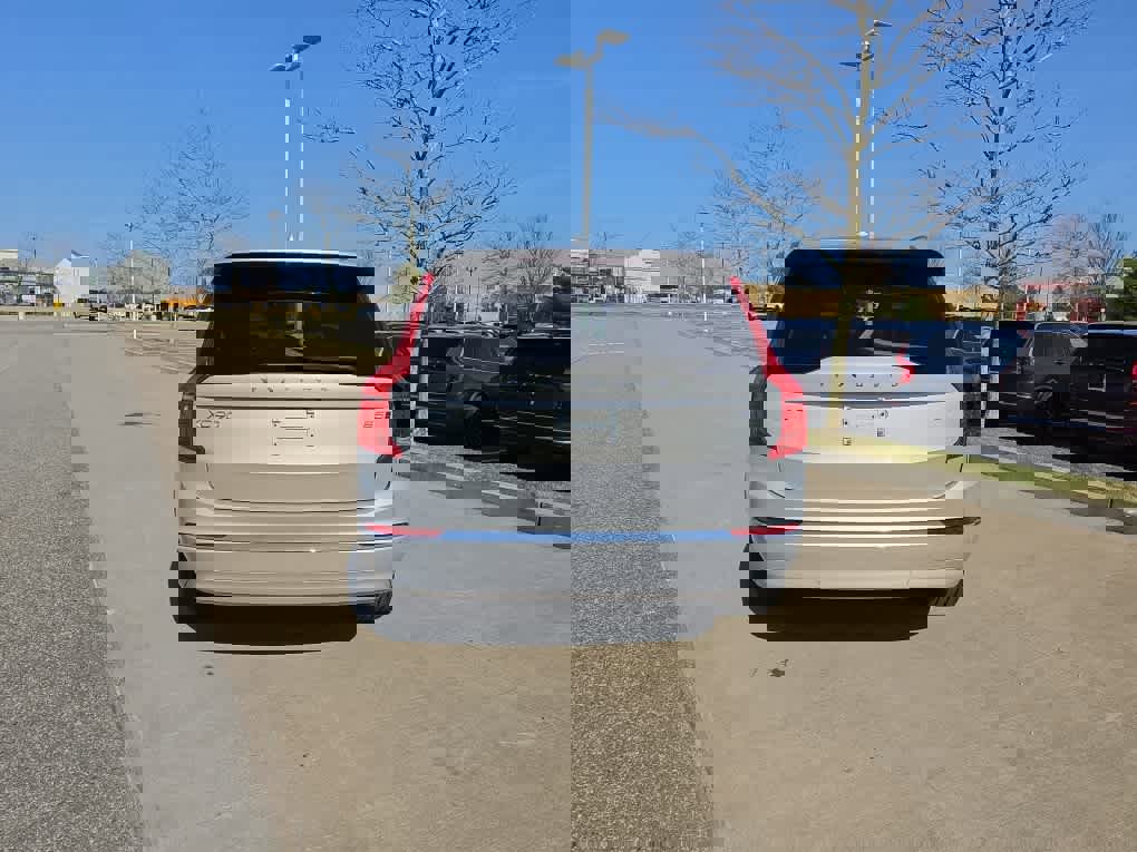 Used 2024 Volvo XC90 B5 Plus image 5