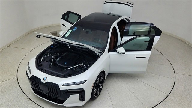 Used 2023 BMW 740i w/ Executive Package image 84