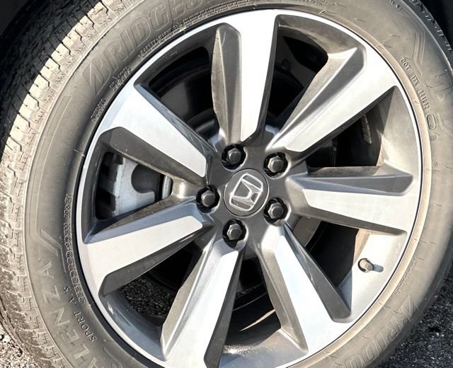 Used 2025 Honda Pilot Touring image 12