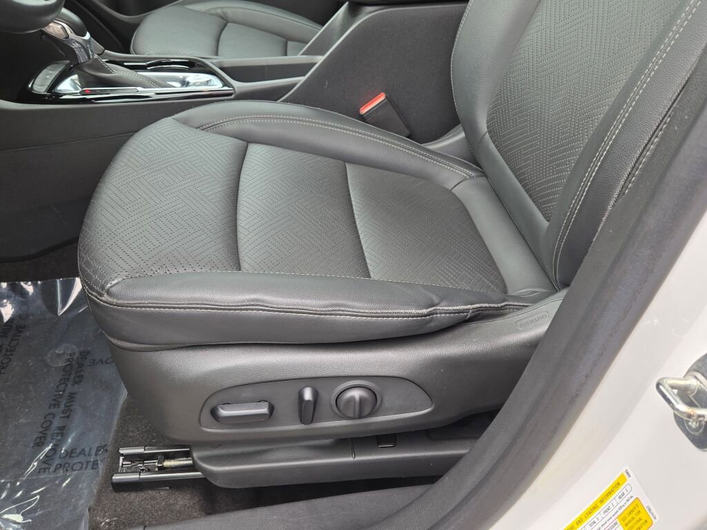 Used 2022 Buick Encore GX Essence w/ Experience Buick Package image 23