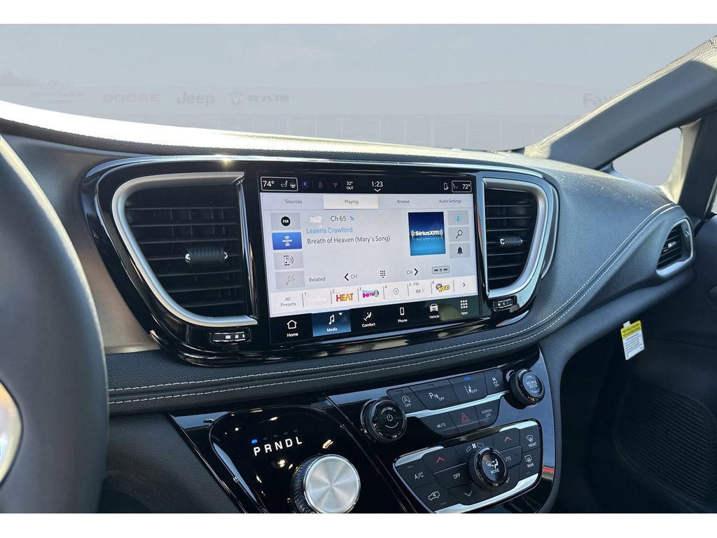 New 2026 Chrysler Pacifica Select image 15