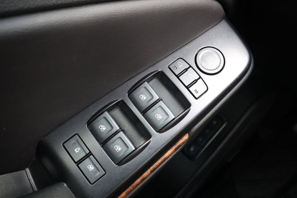 Used 2018 Chevrolet Tahoe Premier AWD/4WD image 38