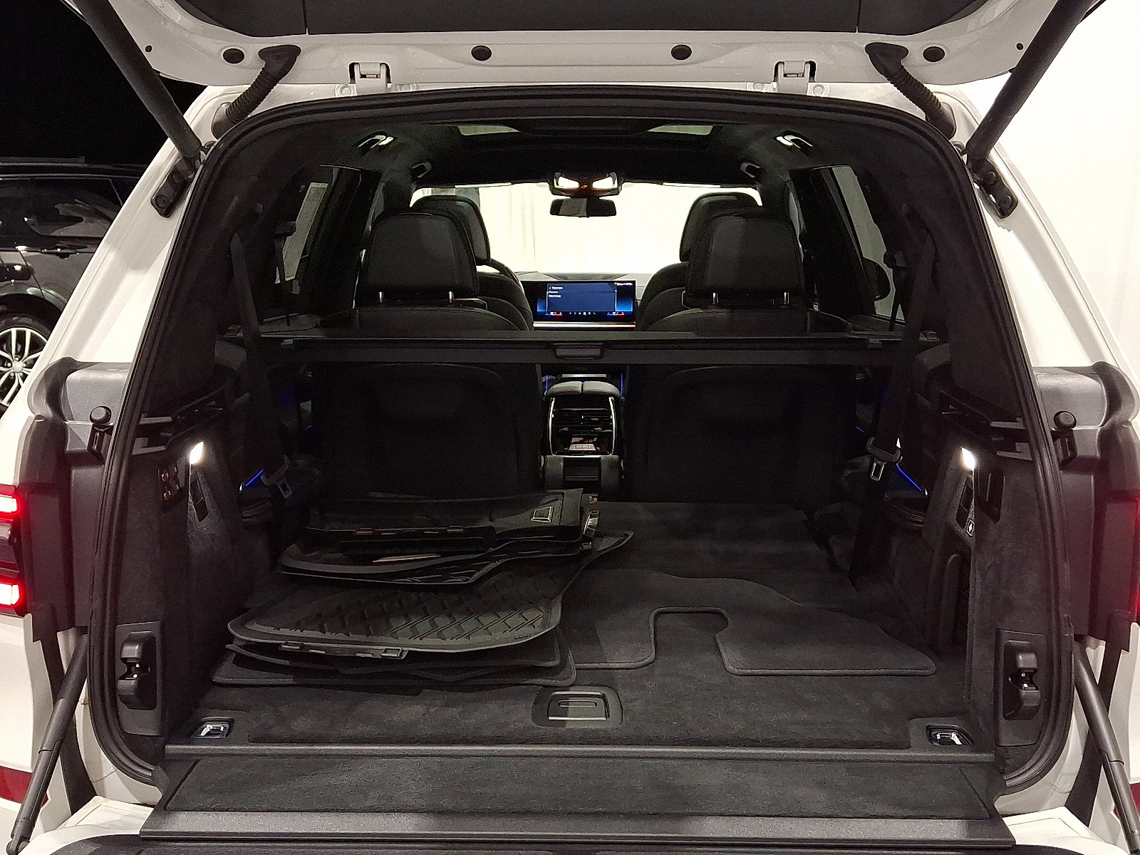 Used 2024 BMW X7 xDrive40i w/ M Sport Package image 29