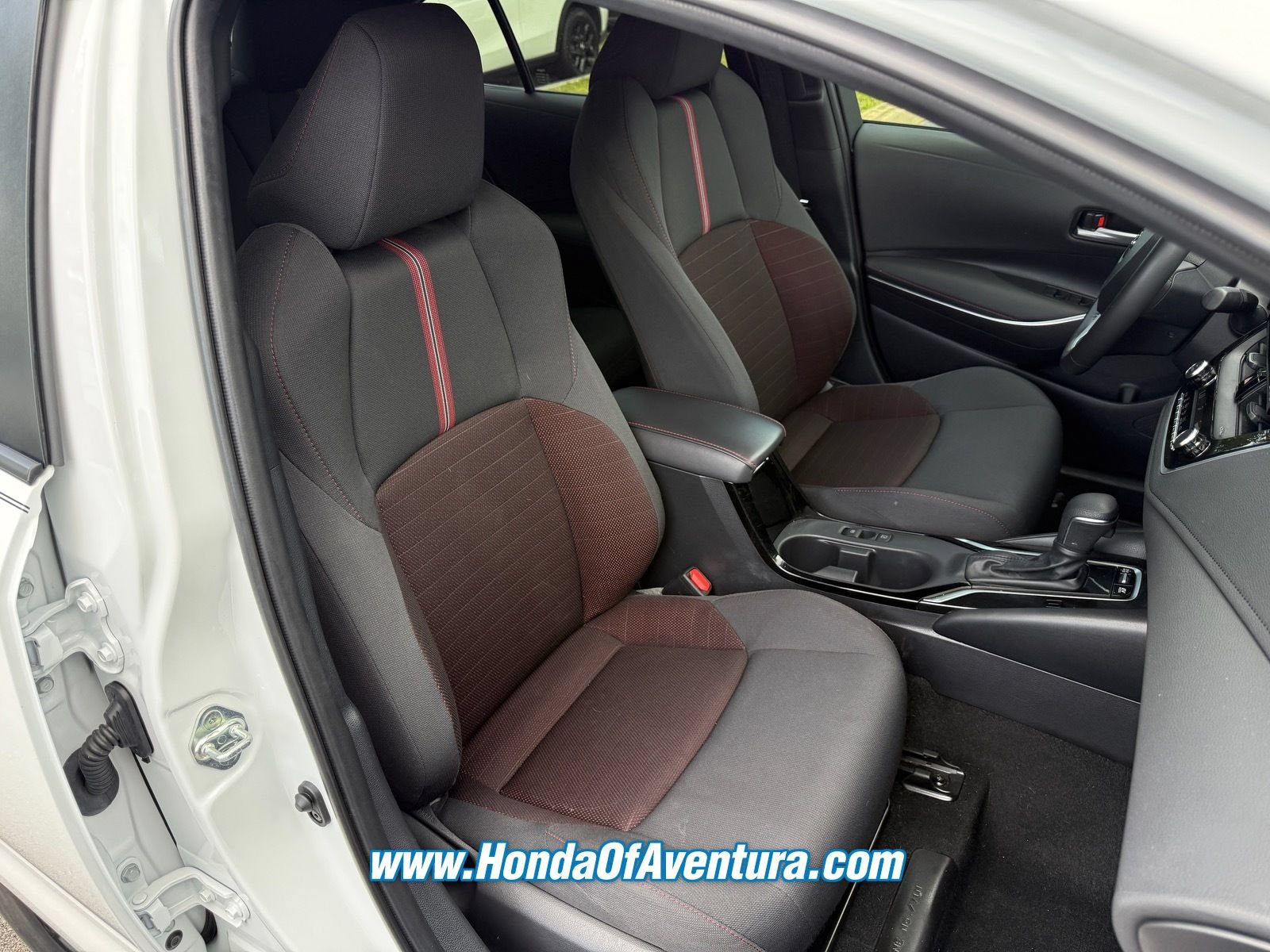 Used 2023 Toyota Corolla SE FWD image 9