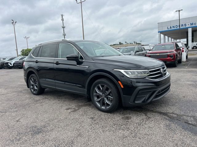 Used 2022 Volkswagen Tiguan SE FWD image 1