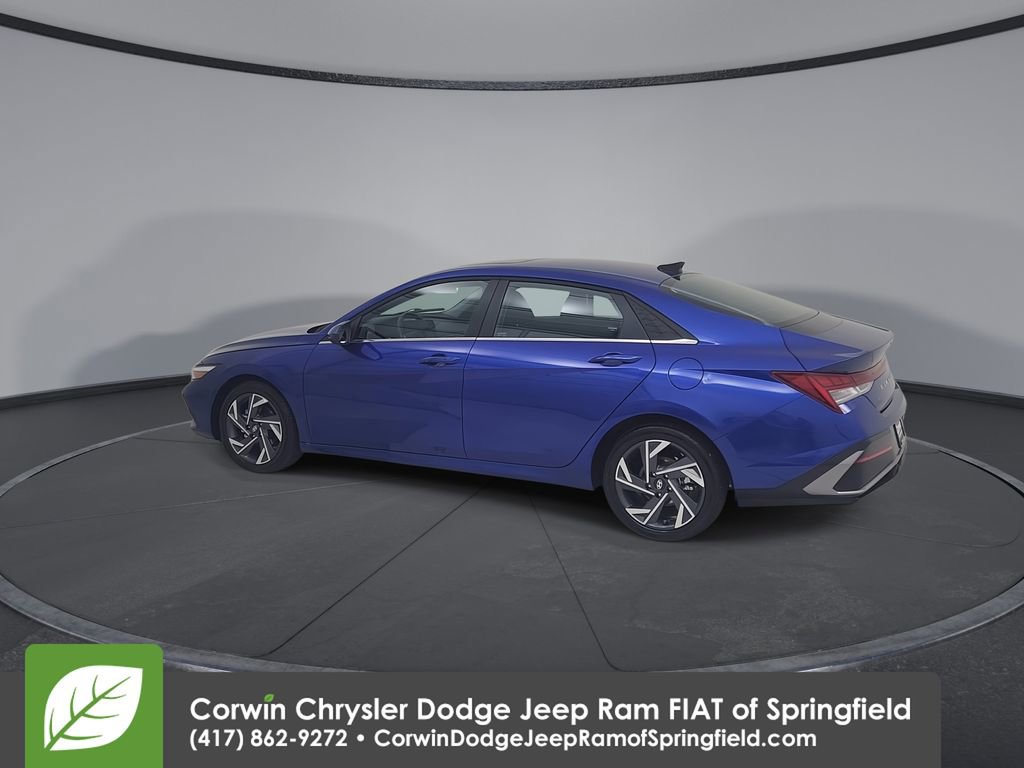 Used 2025 Hyundai Elantra SEL image 10