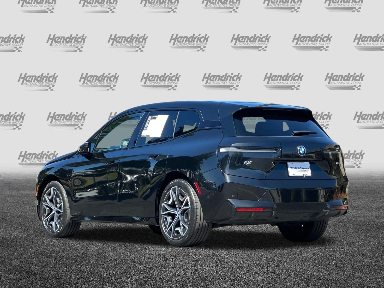 Used 2024 BMW iX xDrive50 w/ Sport Package AWD/4WD image 7