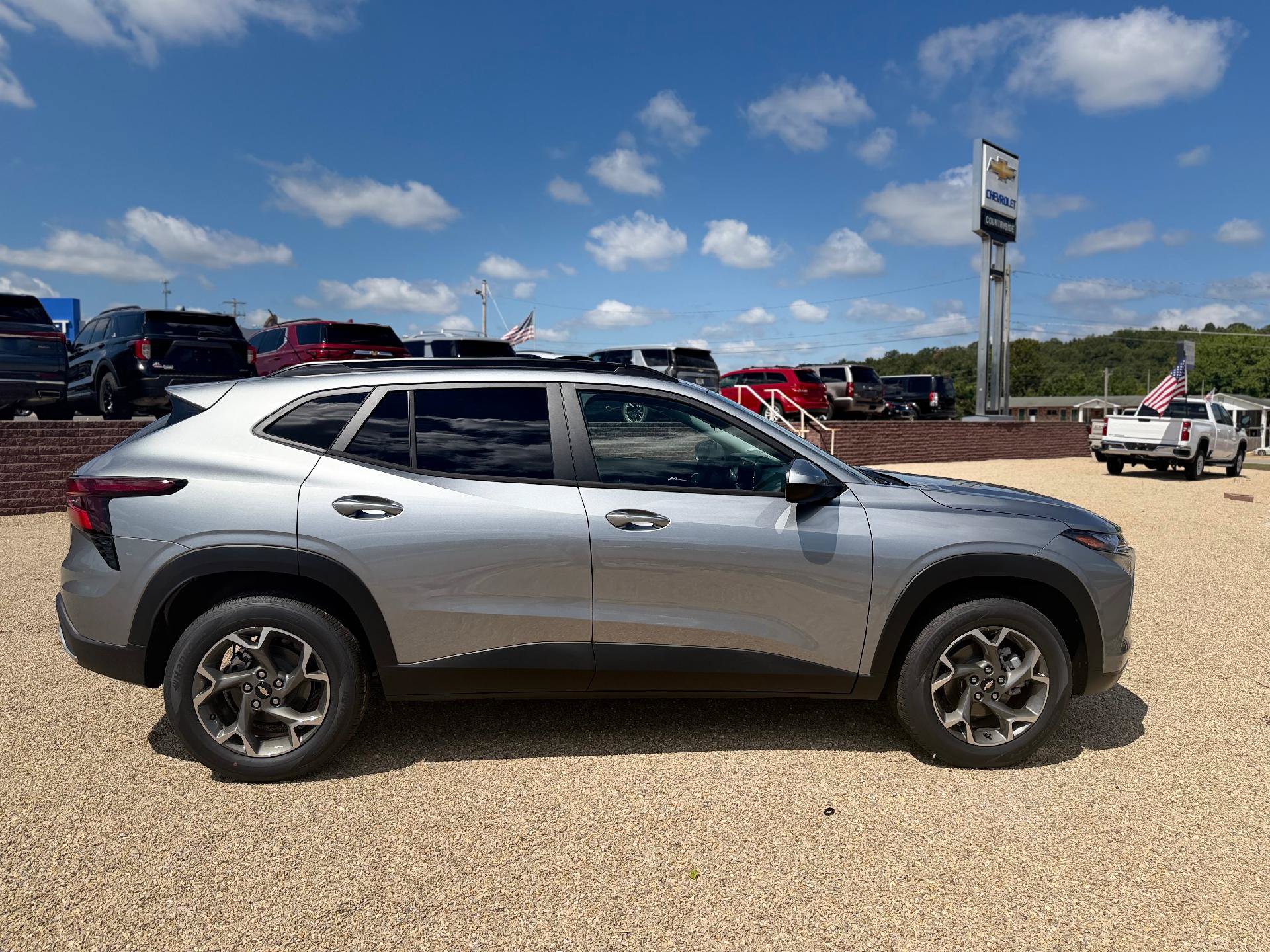 New 2026 Chevrolet Trax LT w/ Driver Confidence Package FWD image 2