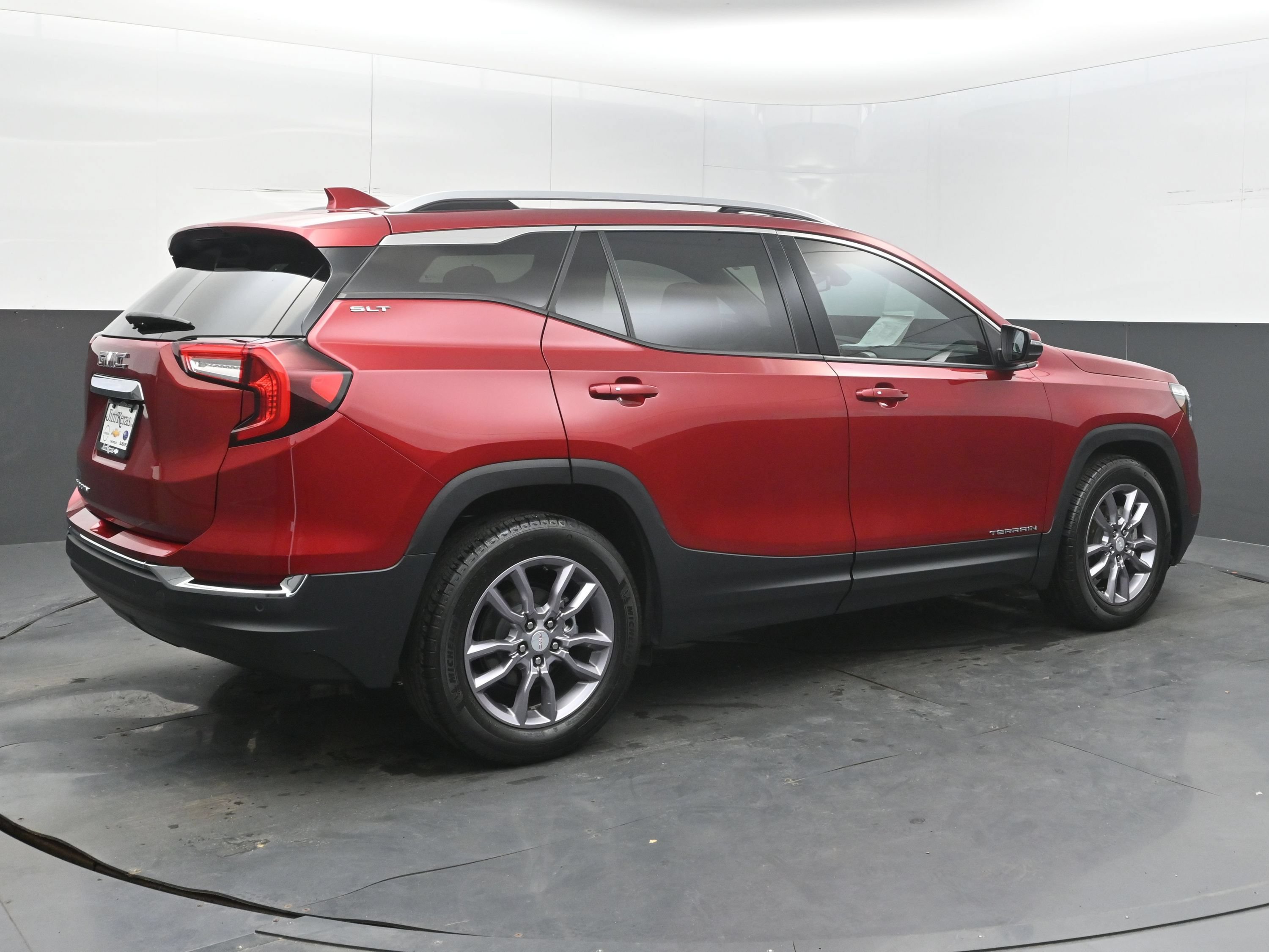 Used 2023 GMC Terrain SLT w/ Tech Package FWD image 9