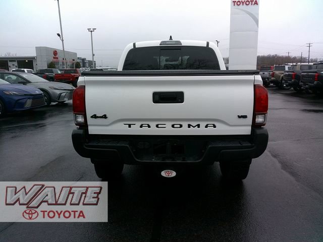 Used 2022 Toyota Tacoma SR5 AWD/4WD image 3