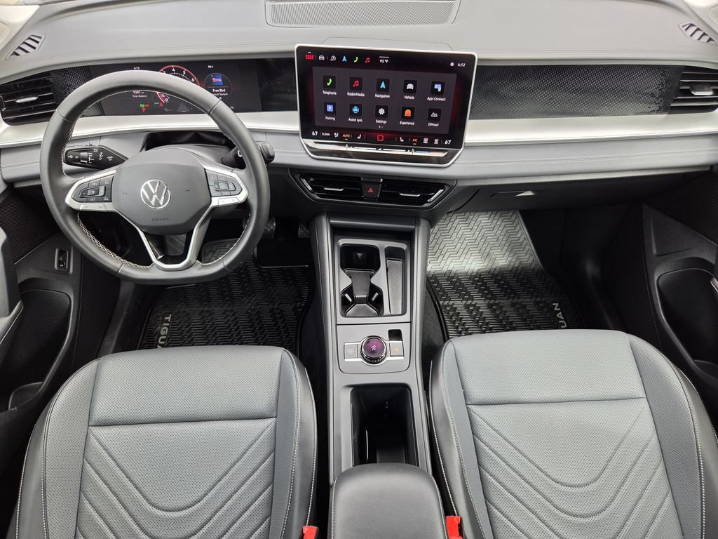 Used 2025 Volkswagen Tiguan SE AWD/4WD image 22