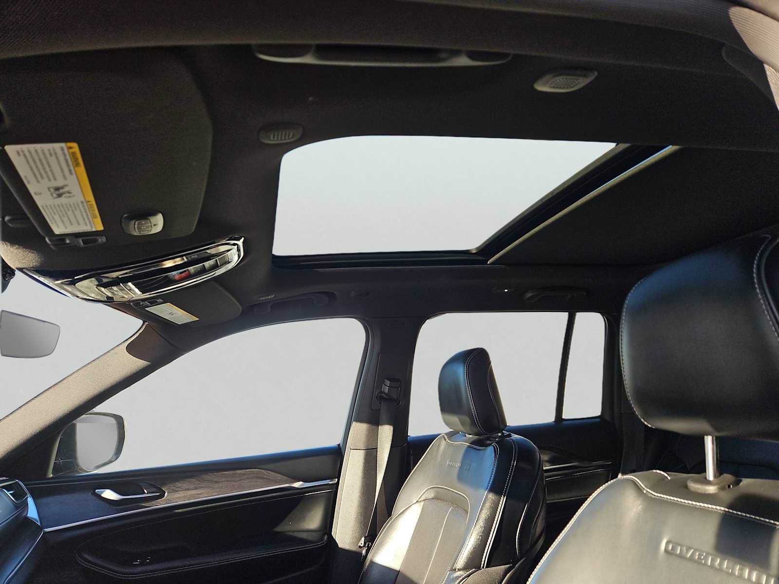 Used 2023 Jeep Grand Cherokee Overland image 15