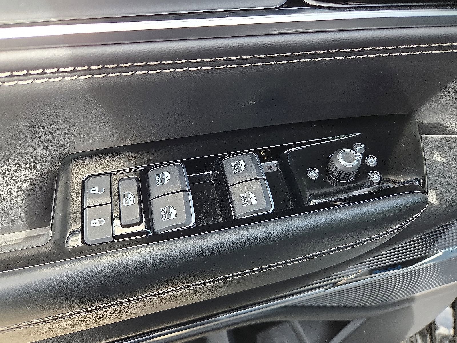 Used 2024 Jeep Grand Wagoneer L Series II w/ Quick Order Packagew 28T image 15