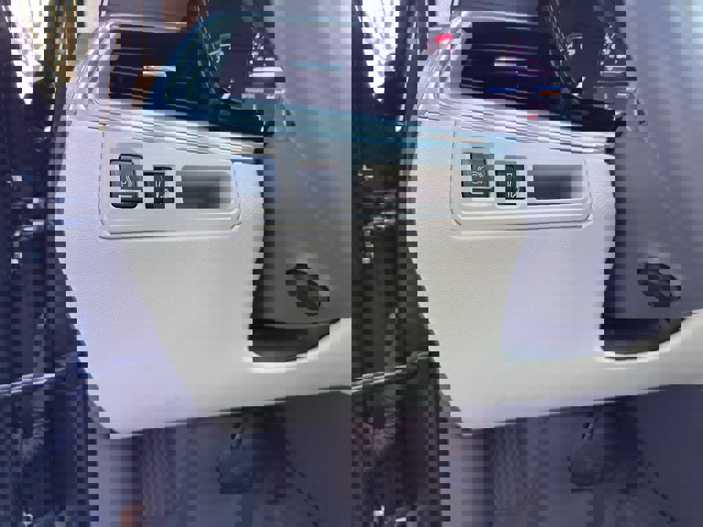 Used 2017 Cadillac XT5 Luxury w/ Driver Awareness Package image 17